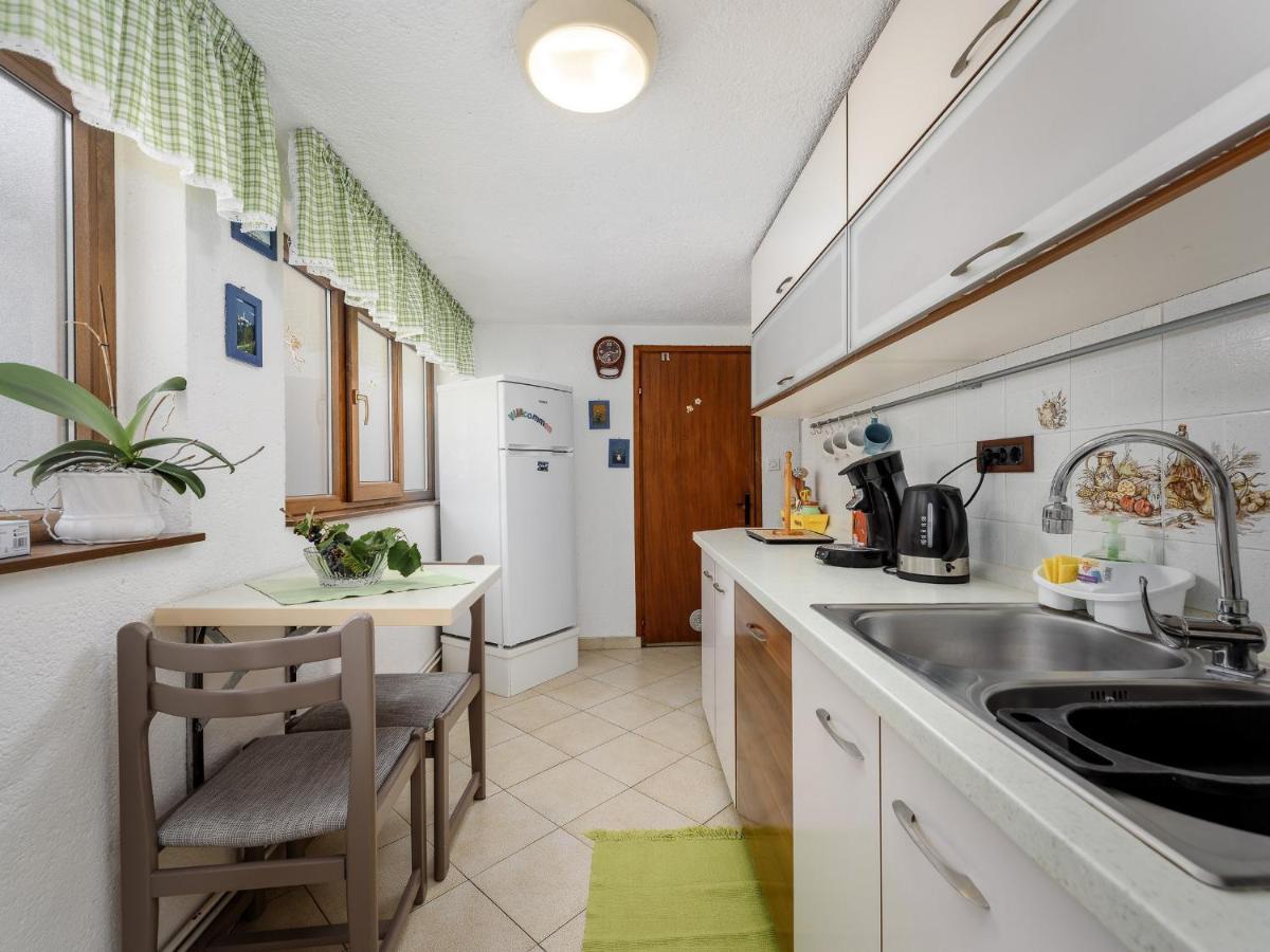 Casa Astrid By The Sea In Porec Exterior photo