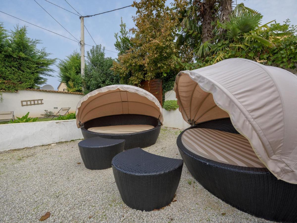 Casa Astrid By The Sea In Porec Exterior photo